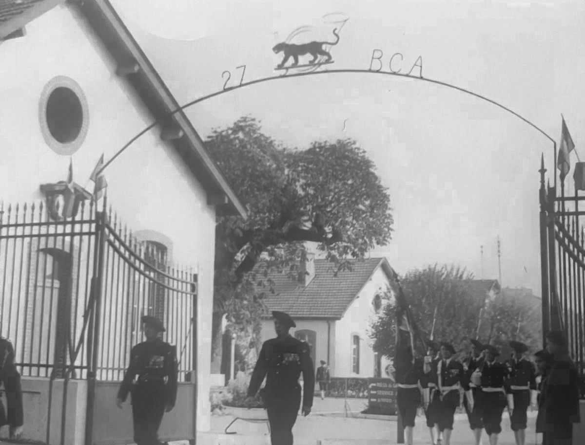 Entrée du 27e Bataillon de chasseurs alpins
